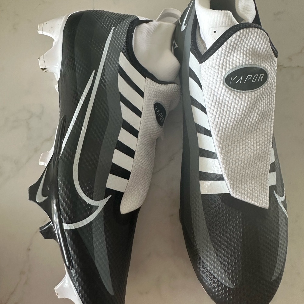 Men’s Nike Vapr football lacrosse cleats size  10.5